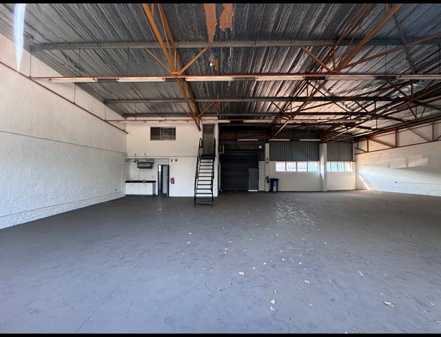 338M² WAREHOUSE TO LET IN GLEN ANIL
